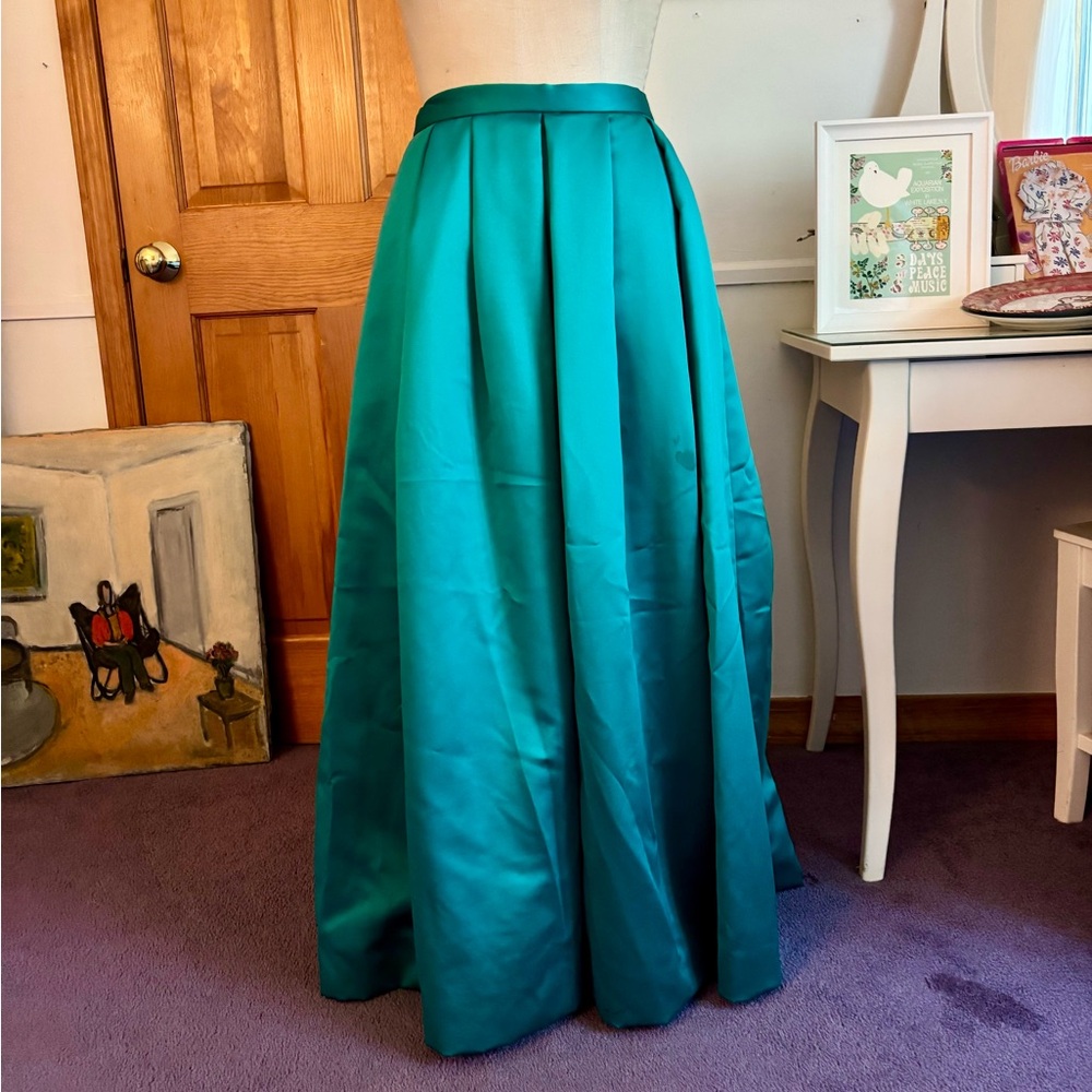 Neiman Marcus Teal Evening Wear Full-Length Satin Skirt SIZE SM/MED Has Flaws
